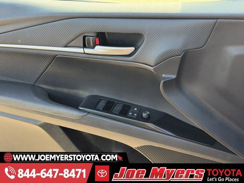 Used 2025 Toyota Camry SE image 26