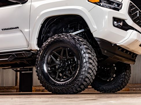 Used 2023 Toyota Tacoma TRD Sport image 16