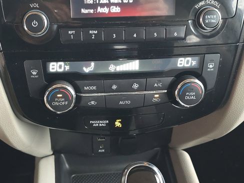 Used 2017 Nissan Rogue Sport SV image 28