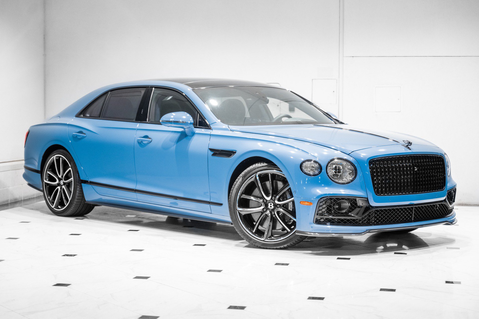 Used 2024 Bentley Flying Spur V8 AWD/4WD image 1
