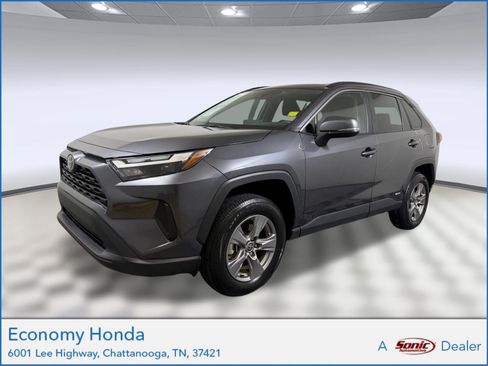 Used 2025 Toyota RAV4 XLE AWD/4WD image 1