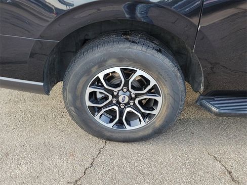 Used 2024 Ford Expedition Max XLT image 7