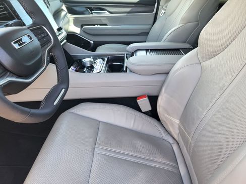 Used 2023 Jeep Wagoneer Series III w/ Preferred Equipment Group AWD/4WD image 25