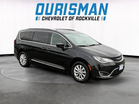 Used 2018 Chrysler Pacifica Touring-L image 1