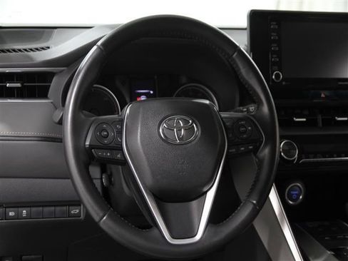 Used 2021 Toyota Venza LE w/ Carpet Mat Package (TMS) image 7