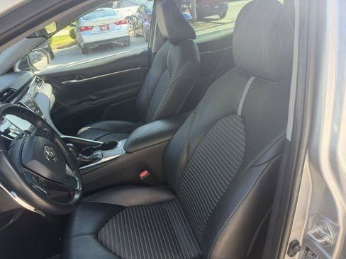 Used 2018 Toyota Camry SE FWD image 14