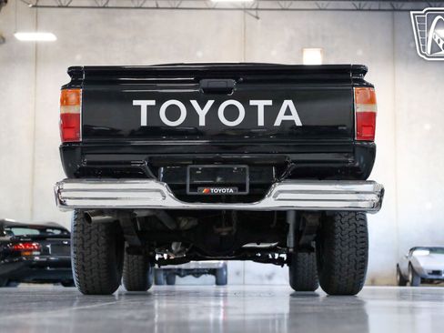 Used 1987 Toyota Pickup 2WD Regular Cab image 30