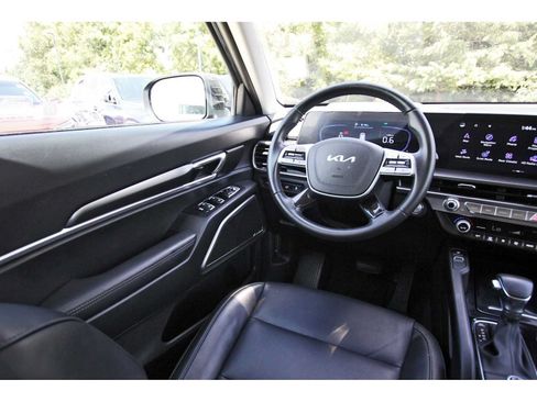 Used 2025 Kia Telluride S FWD image 6