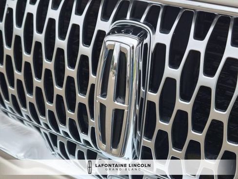 Used 2022 Lincoln Nautilus Reserve AWD/4WD image 9