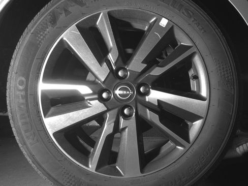 Used 2025 Nissan Versa SV FWD image 15