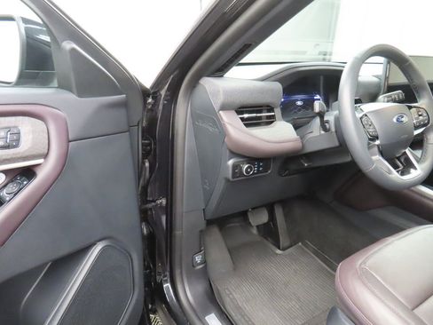 Used 2026 Ford Explorer Platinum w/ LUX Leather Package AWD/4WD image 59