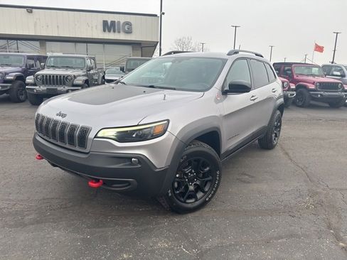 Used 2022 Jeep Cherokee Trailhawk w/ Comfort/Convenience Group image 2