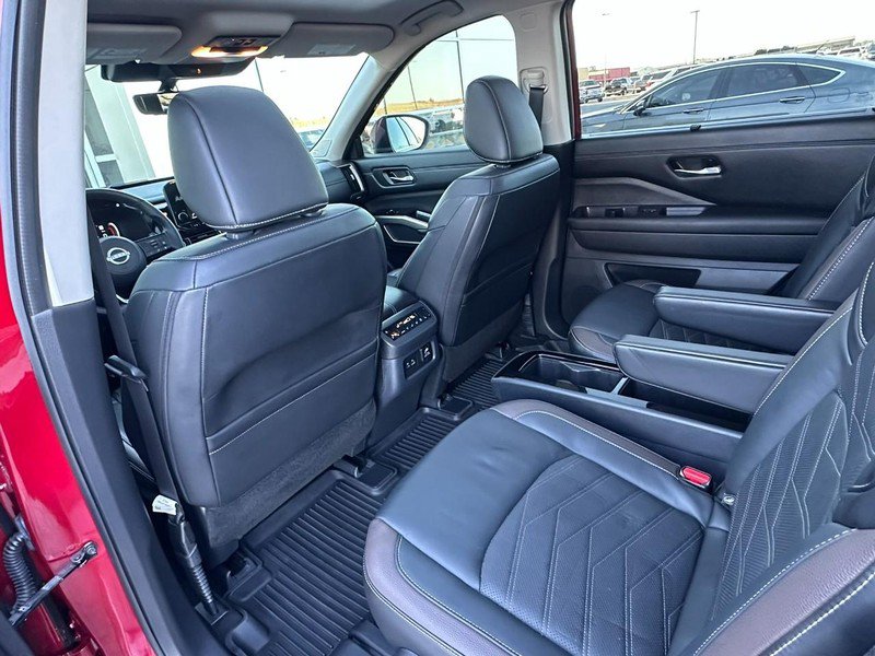 Used 2024 Nissan Pathfinder Platinum AWD/4WD image 14