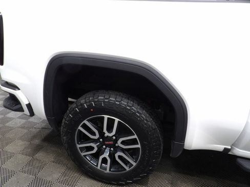 Used 2025 GMC Sierra 1500 AT4 w/ Technology Package AWD/4WD image 41