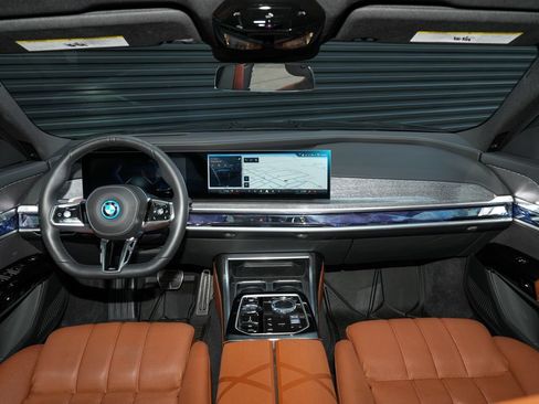 Used 2025 BMW i7 xDrive60 AWD/4WD image 29