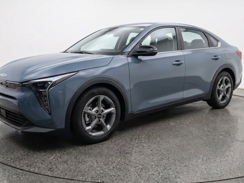 Used 2025 Kia K4 LXS image 3