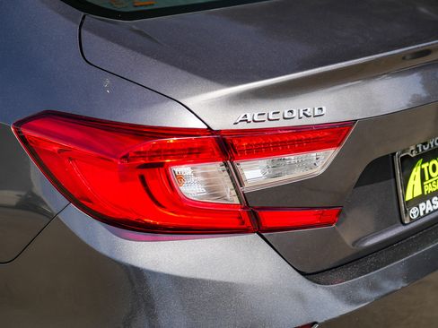 Used 2018 Honda Accord EX-L image 9
