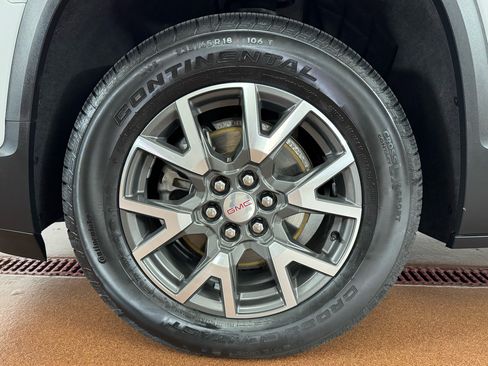 Used 2023 GMC Acadia SLE w/ Driver Convenience Package image 8