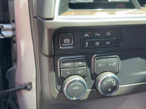 Used 2025 Chevrolet Tahoe LT AWD/4WD image 16