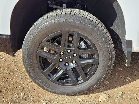 Used 2025 Chevrolet Silverado 1500 LT Trail Boss w/ Convenience Package II image 10