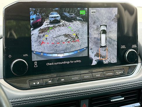 Used 2022 Nissan Rogue Platinum w/ Head-Up Display Package image 14