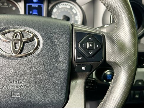 Used 2016 Toyota Tacoma TRD Sport w/ Premium & Technology Package RWD image 19
