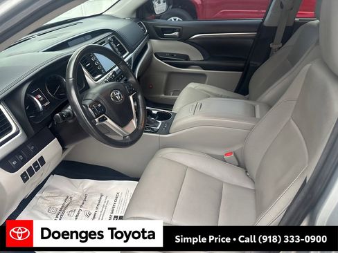 Used 2017 Toyota Highlander Limited image 25