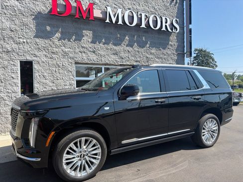 Used 2026 Cadillac Escalade Luxury w/ Touring Package AWD/4WD image 1