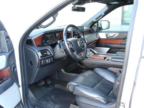 Used 2022 Lincoln Navigator Reserve image 14