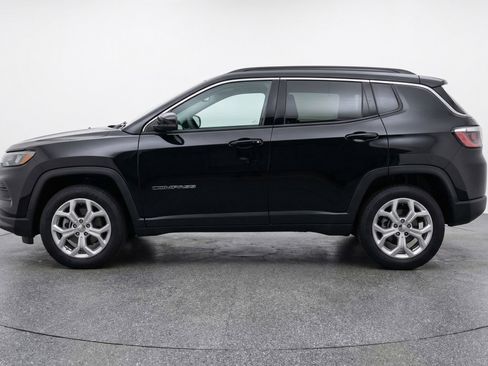 Used 2025 Jeep Compass Latitude image 5