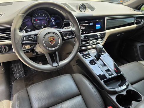 Certified 2023 Porsche Macan AWD/4WD image 4
