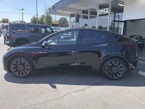 Used 2022 Tesla Model Y Performance AWD/4WD image 2