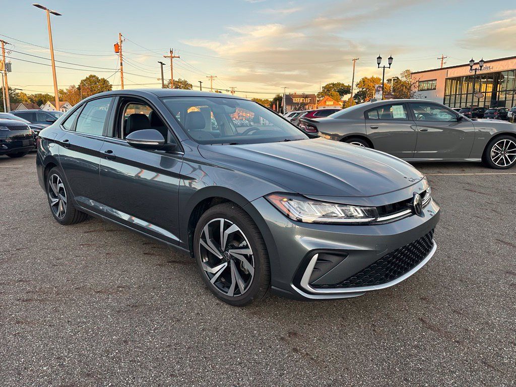 Used 2025 Volkswagen Jetta SEL FWD image 3