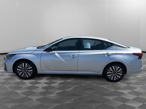 Used 2024 Nissan Altima 2.5 SV image 4