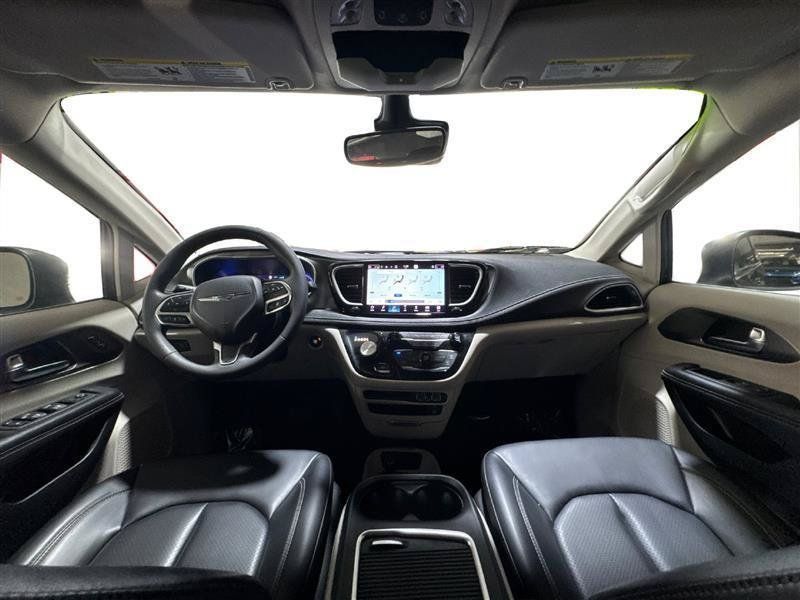 Used 2023 Chrysler Pacifica Touring-L w/ Uconnect Theater Family Group FWD image 14