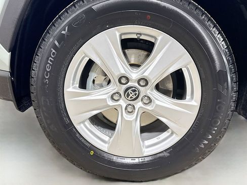 Certified 2019 Toyota RAV4 XLE w/ Convenience Package image 32