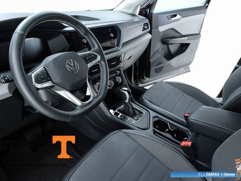 Used 2023 Volkswagen Taos SE w/ Panoramic Sunroof Package FWD image 57