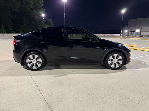 Used 2023 Tesla Model Y Long Range AWD/4WD image 5