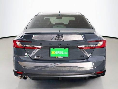 Used 2025 Toyota Camry SE w/ Convenience Package image 8