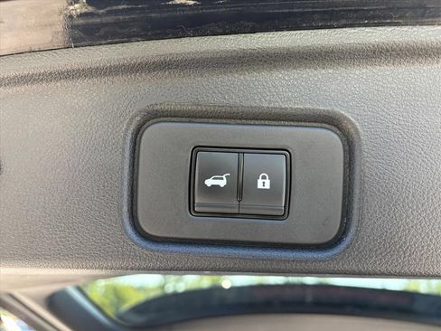 Used 2025 Nissan Pathfinder SV AWD/4WD image 24
