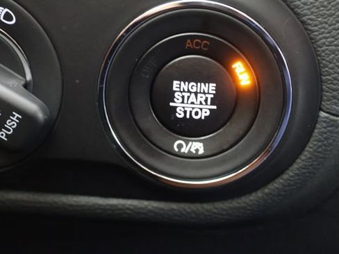 Used 2022 Maserati Levante GT image 16