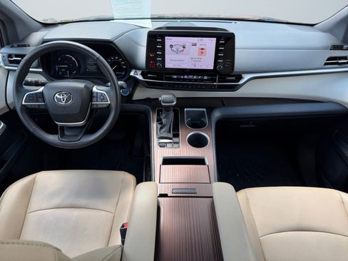 Used 2023 Toyota Sienna XLE AWD/4WD image 12