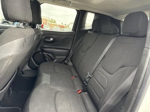 Used 2017 Jeep Renegade Altitude FWD image 16