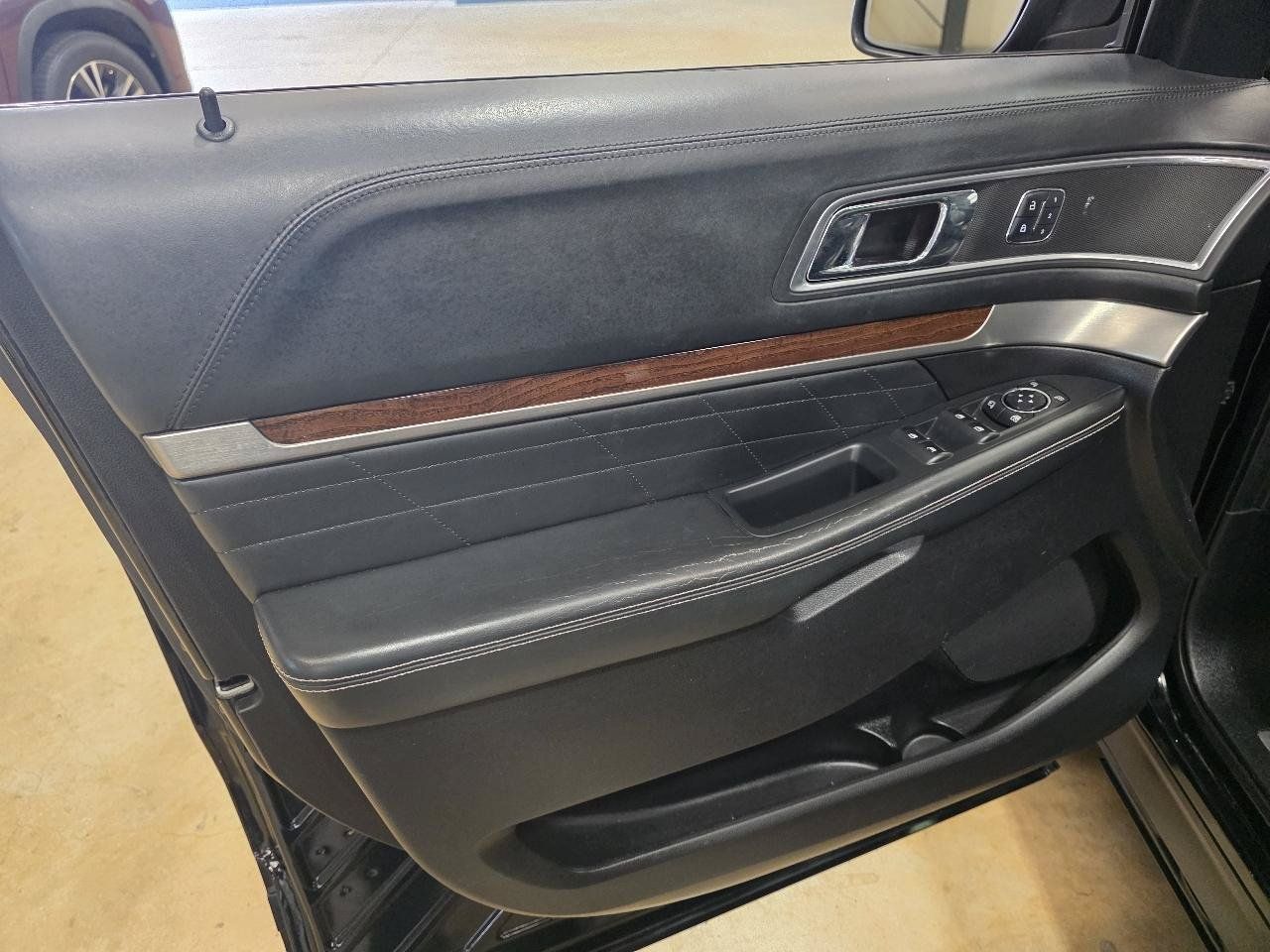 Used 2017 Ford Explorer Platinum AWD/4WD image 13