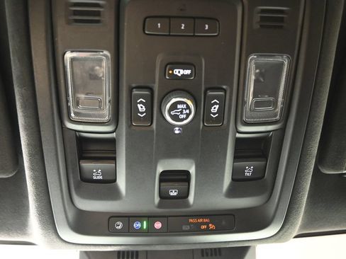 Used 2024 Cadillac Escalade Sport Platinum w/ LPO, ONYX Package AWD/4WD image 39