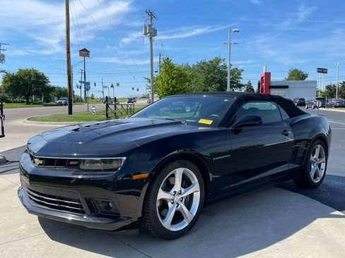 Used 2015 Chevrolet Camaro SS w/ RS Package RWD image 3
