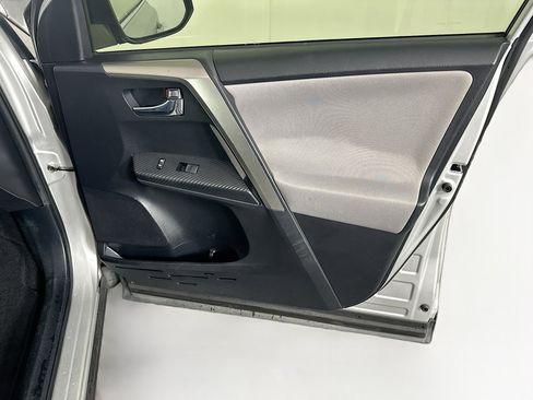 Used 2014 Toyota RAV4 XLE image 30