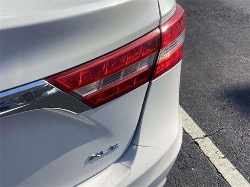 Used 2014 Toyota Avalon XLE Premium image 8