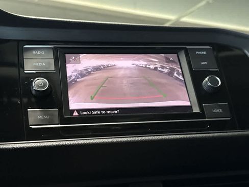 Used 2024 Volkswagen Jetta SE w/ Panoramic Sunroof Package FWD image 19