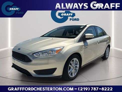 Used 2017 Ford Focus SE FWD image 1